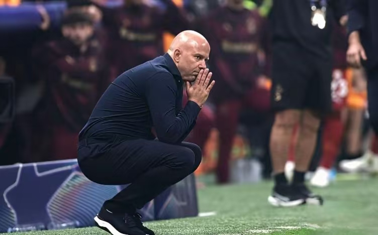 Den nederlandske treneren Sloters tilfeldige signeringer har ført Liverpool opp i en rekke motganger.